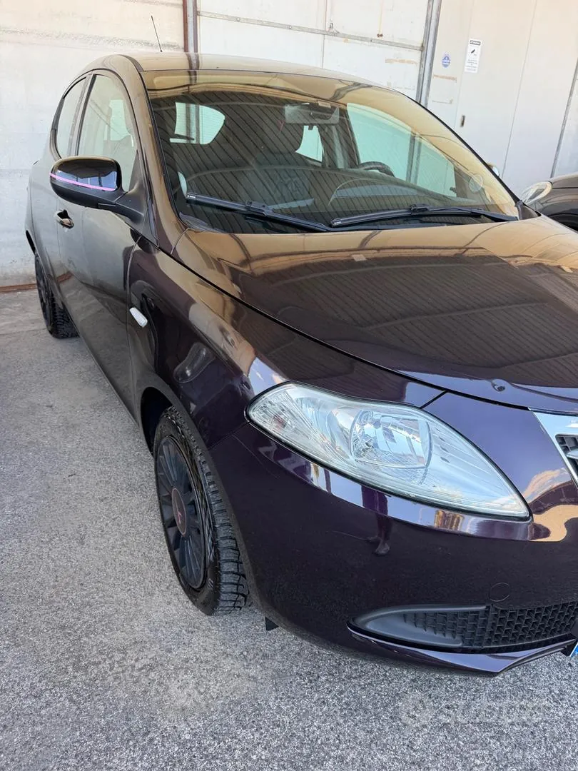 Lancia Ypsilon 2014 photo 2