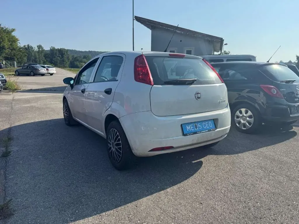 Fiat Punto 2011 photo 3