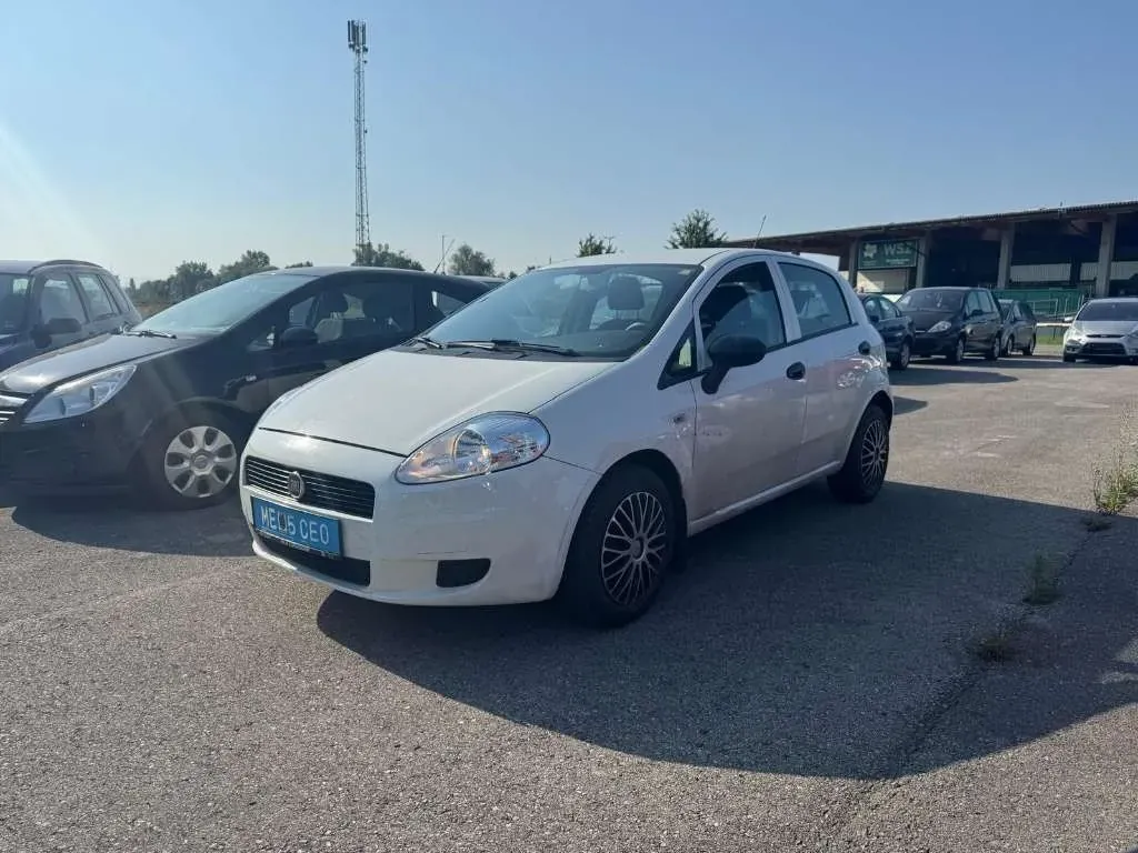 Fiat Punto 2011 photo 2
