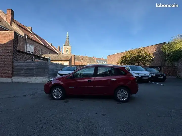 Renault Clio 2011 photo 2