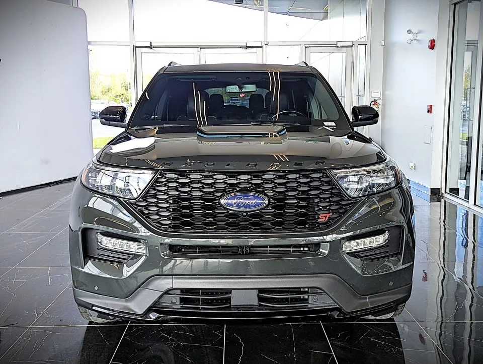 Ford Explorer 2022 photo 2