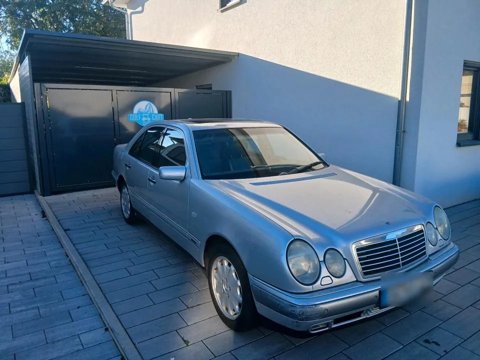 Mercedes-Benz E 320