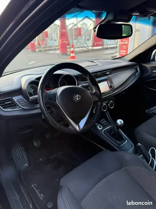 Alfa Romeo Giulietta 2016 photo 3