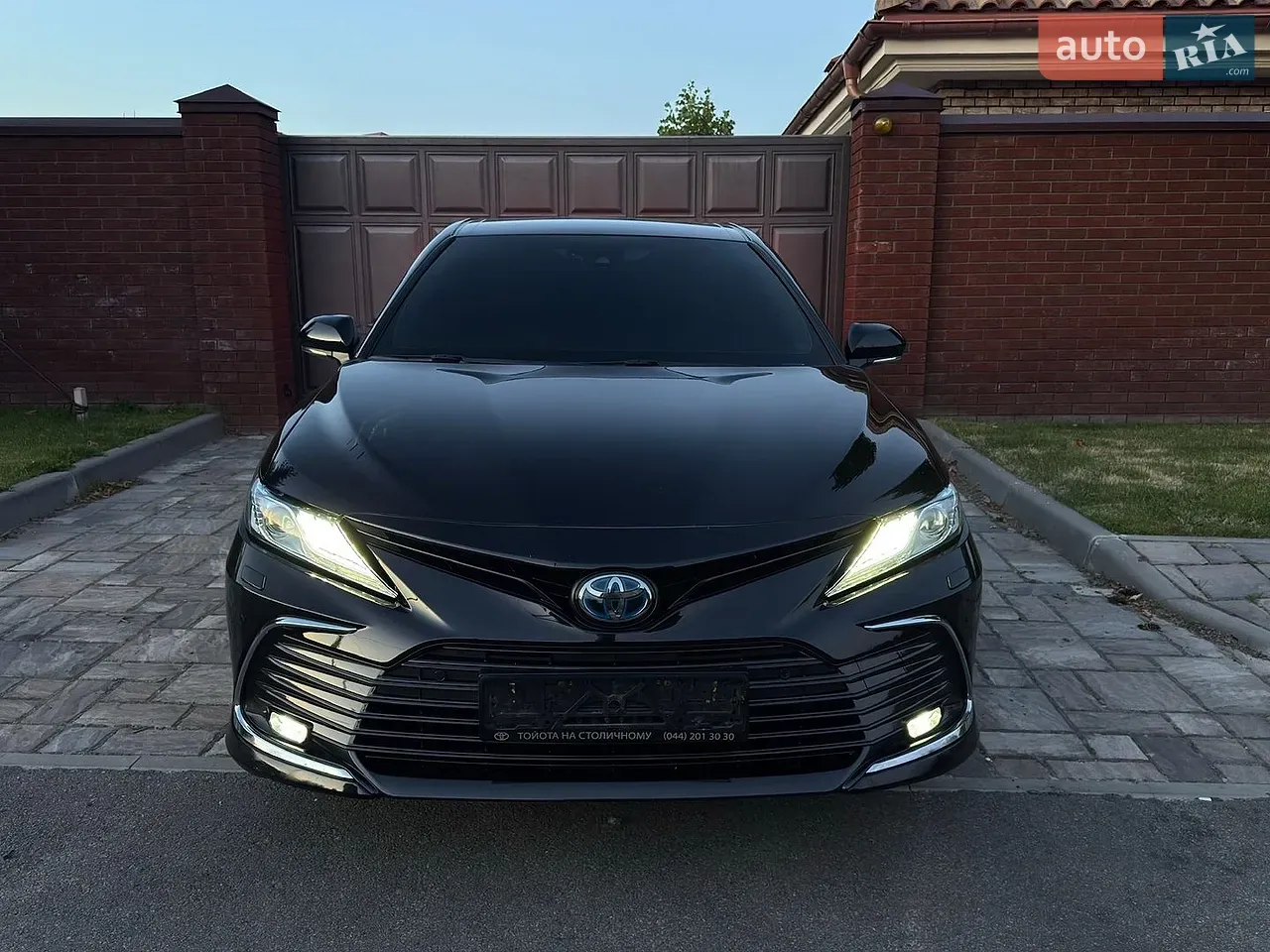 Toyota Camry 2021 photo 2