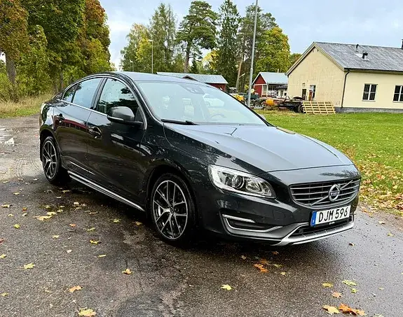 Volvo S60 2015 photo 2