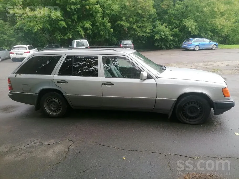 Mercedes-Benz E300 1987 photo 4