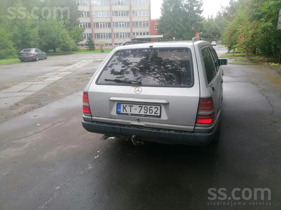 Mercedes-Benz E300 1987 photo 3