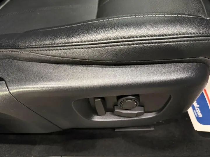 Land Rover Range Rover Evoque 2023 photo 3