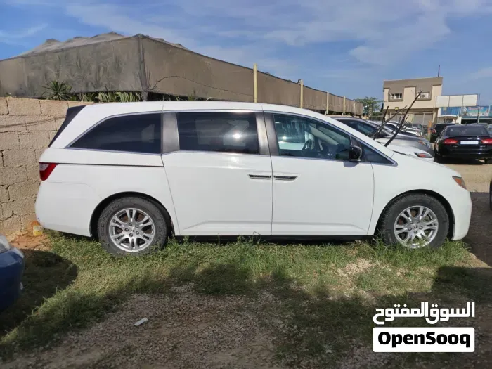 Honda Odyssey 2013 photo 2