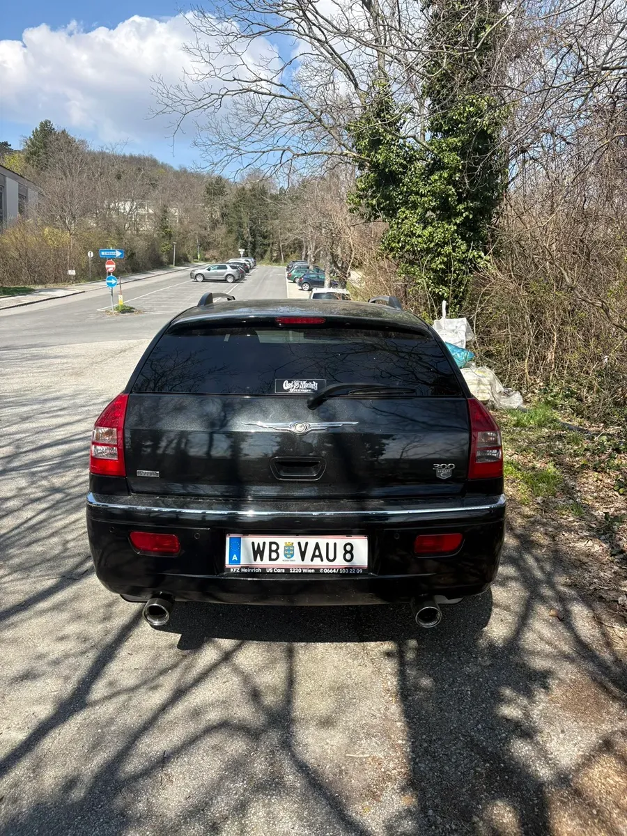 Chrysler 300 C 2005 photo 3