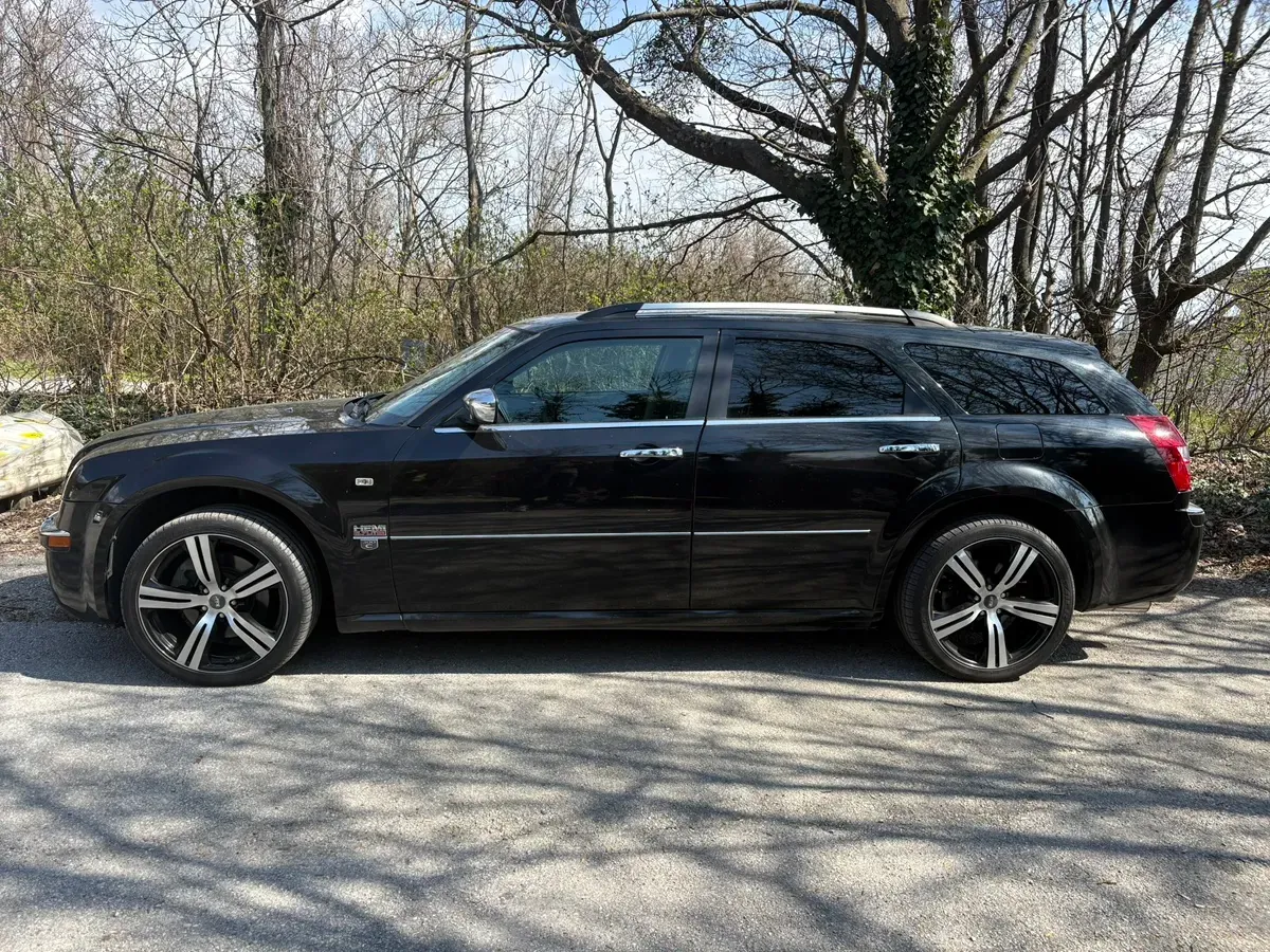 Chrysler 300 C 2005 photo 2