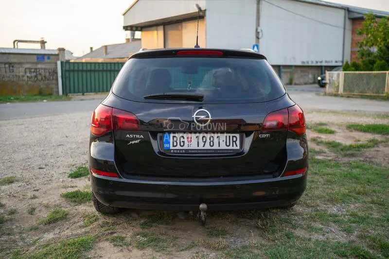 Opel Astra J 2011 photo 5
