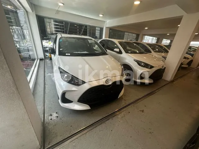 Toyota Yaris photo 2