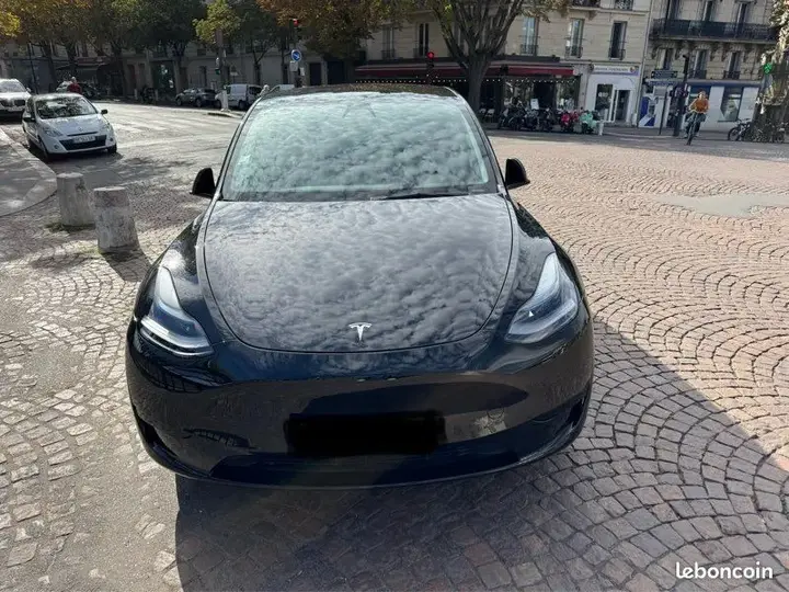 Tesla Model Y 2023 photo 2