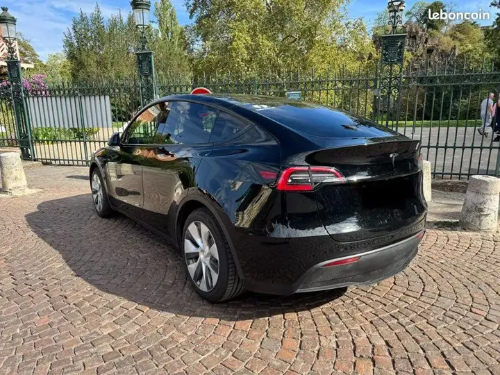 Tesla Model Y 2023 photo 3