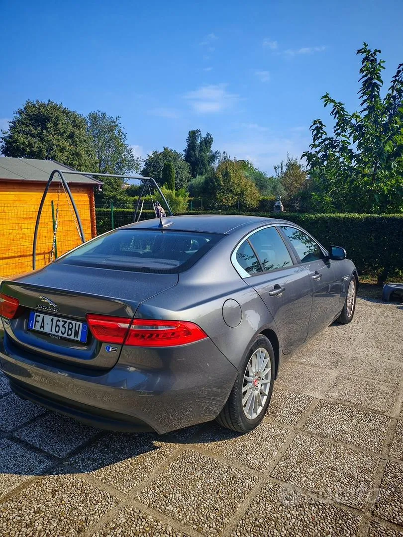 Jaguar Xe 2015 photo 3