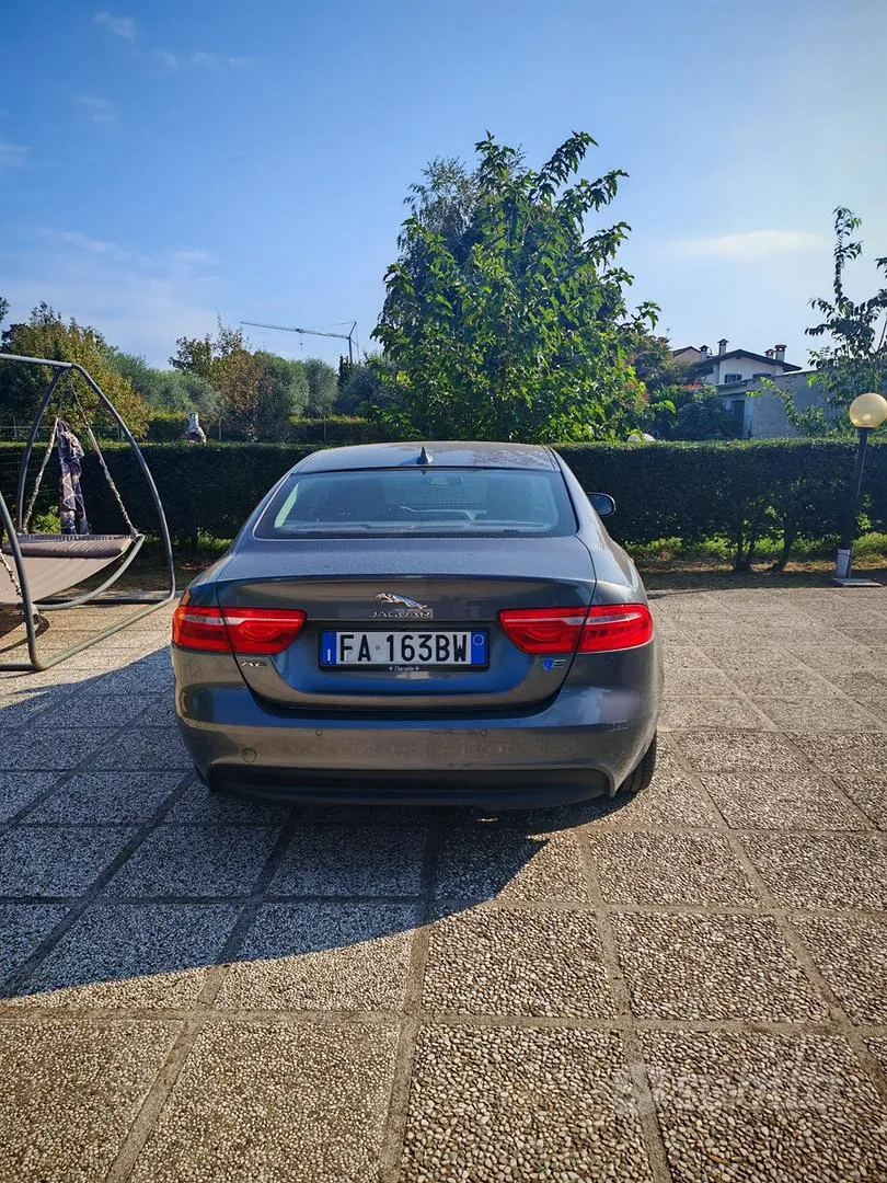 Jaguar Xe 2015 photo 5