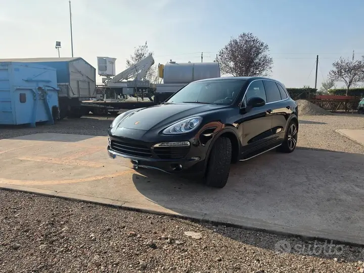 Porsche Cayenne 2011 photo 2