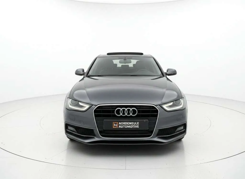 Audi A4 2013 photo 2