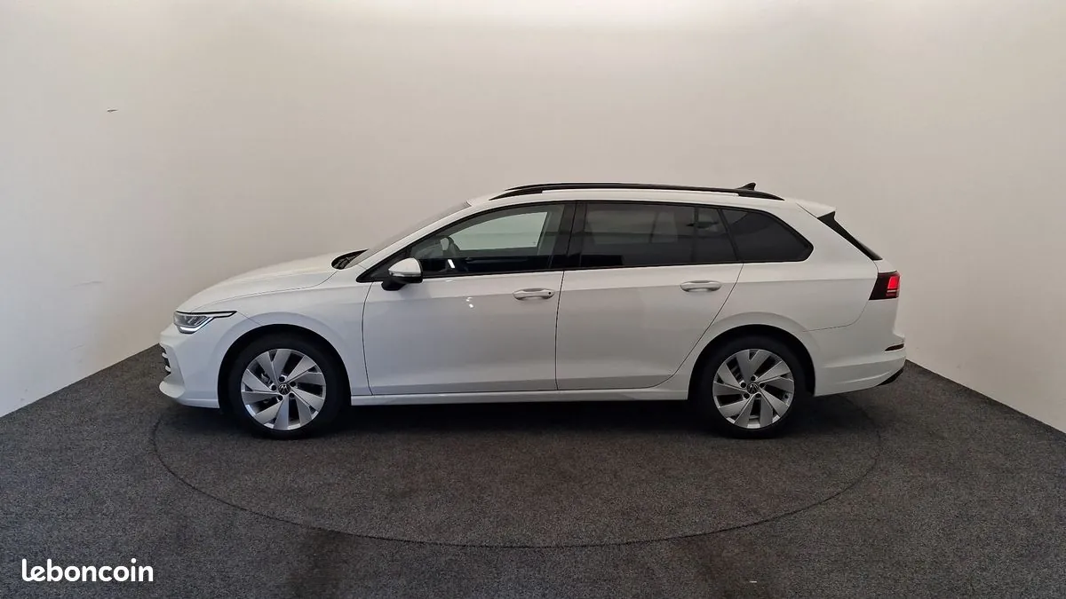 Volkswagen Golf 2025 photo 2