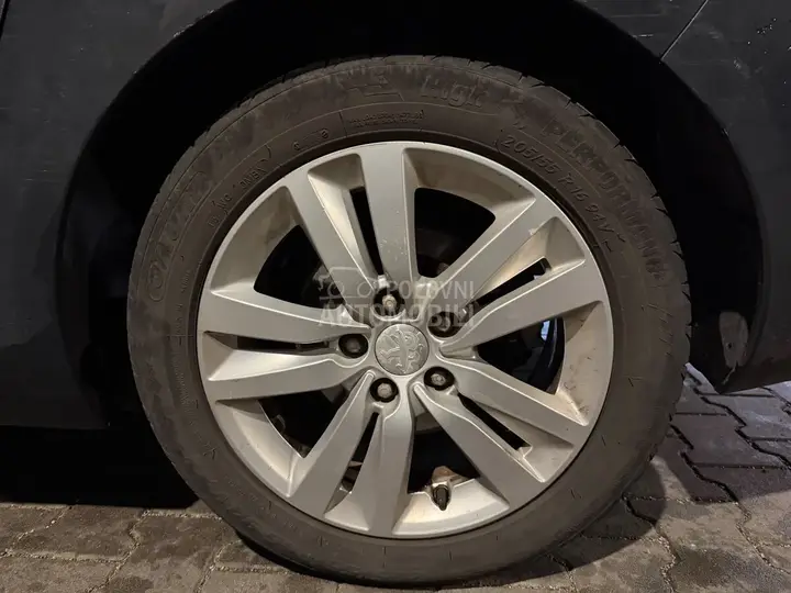 Peugeot 308 2015 photo 5