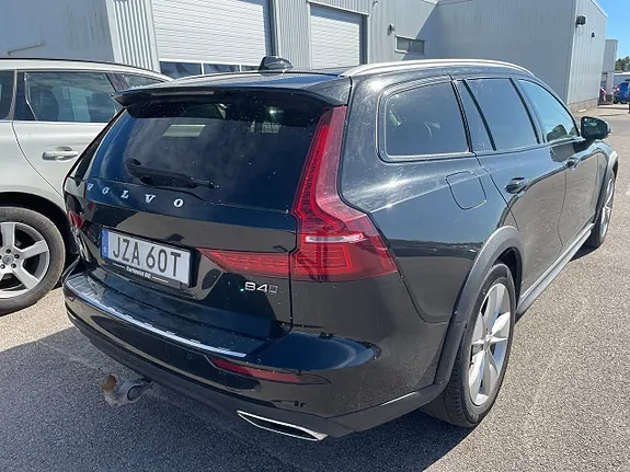 Volvo V60 2022 photo 3