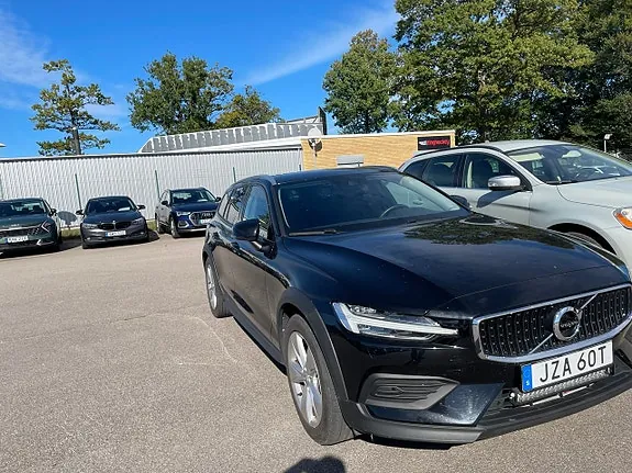 Volvo V60 2022 photo 2