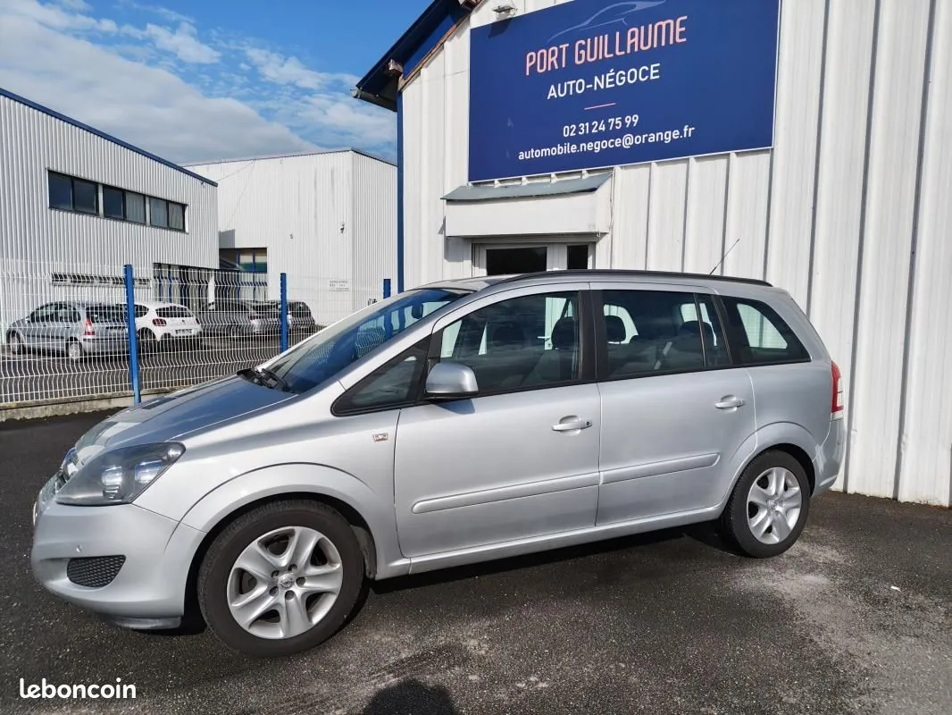 Opel Zafira 2012 photo 2