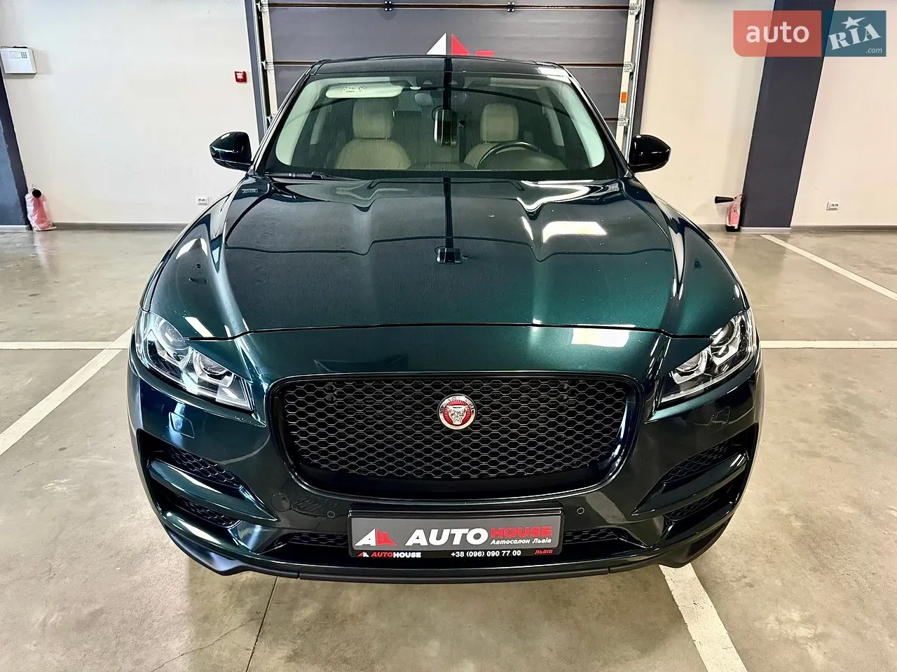 Jaguar F-Pace 2017 photo 2