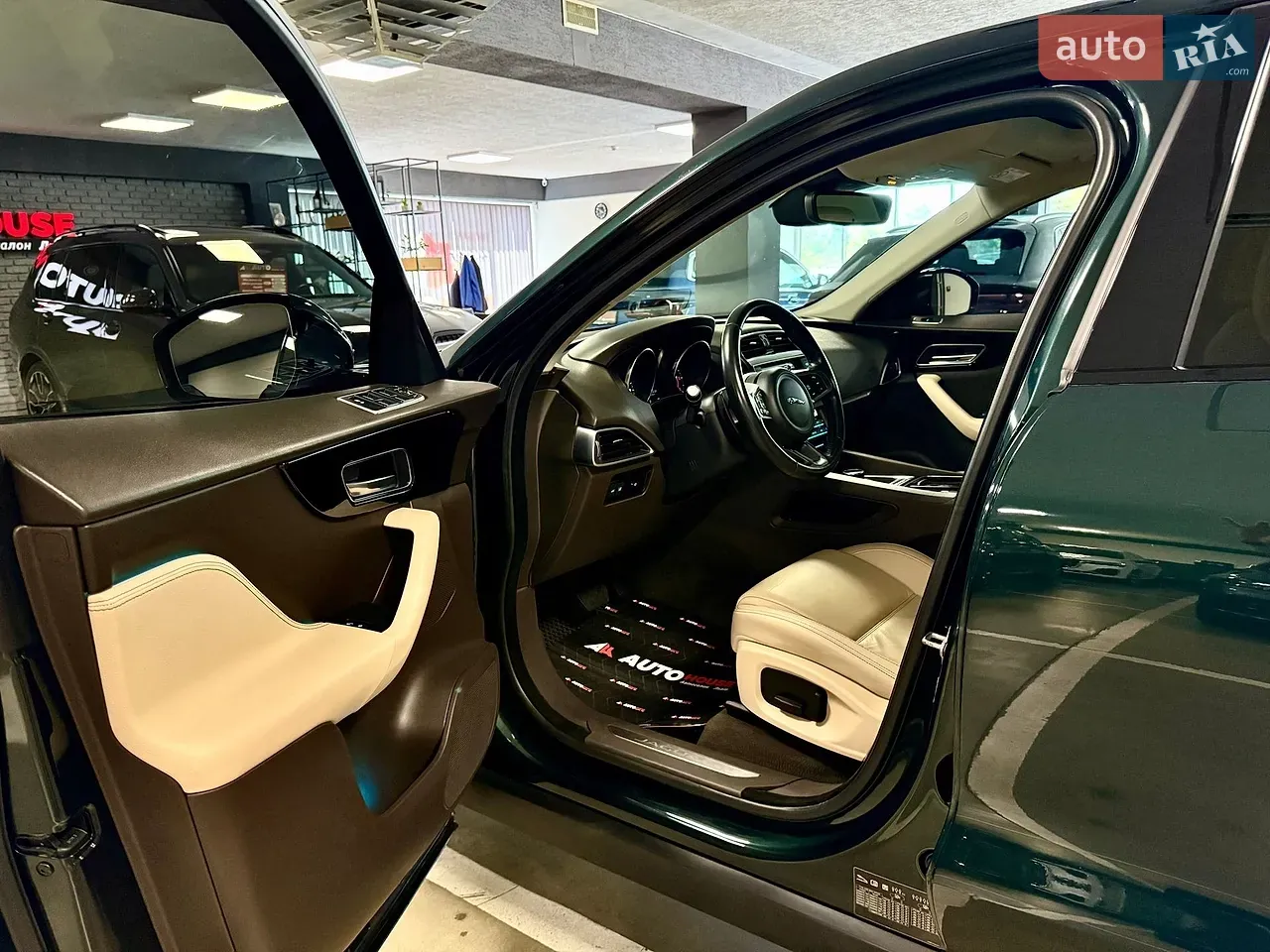 Jaguar F-Pace 2017 photo 4