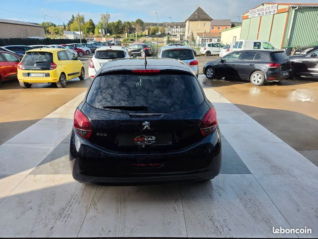 Peugeot 208 2019 photo 4