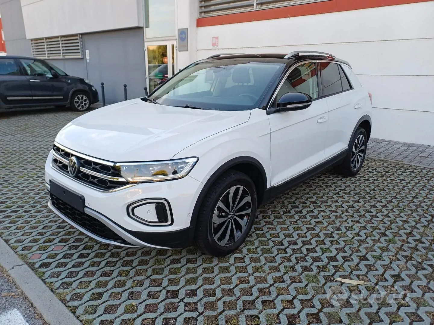 Volkswagen T-Roc 2023 photo 2