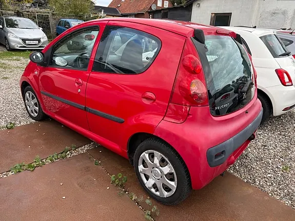 Peugeot 107 2010 photo 4