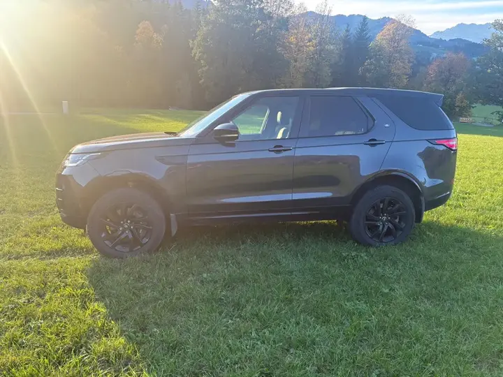 Land Rover Discovery 5