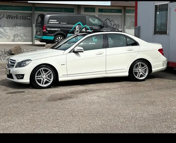 Mercedes-Benz C-Class 2012 photo 2