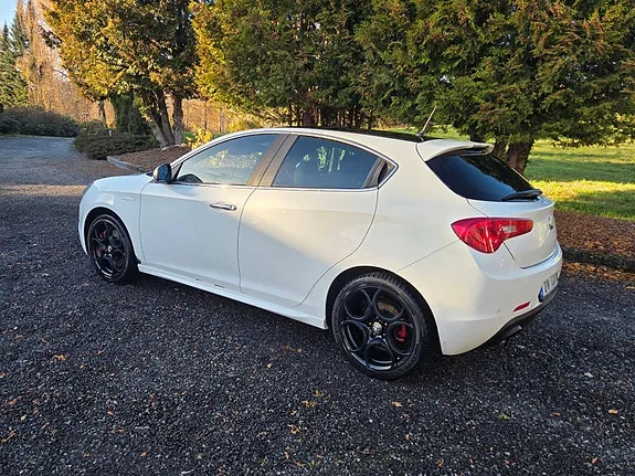 Alfa Romeo Giulietta 2010 photo 4