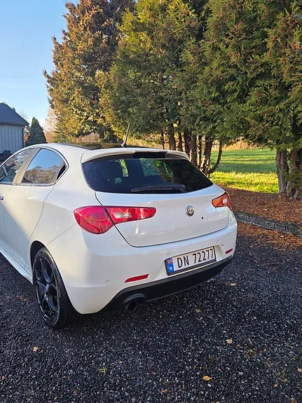 Alfa Romeo Giulietta 2010 photo 3