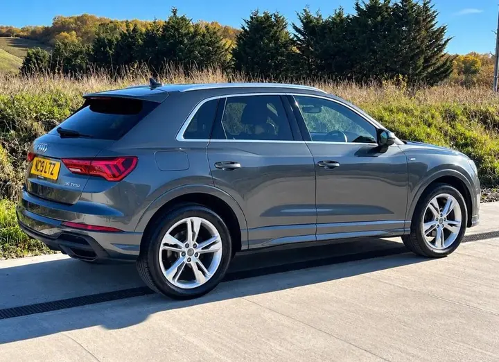 Audi Q3 2019 photo 4