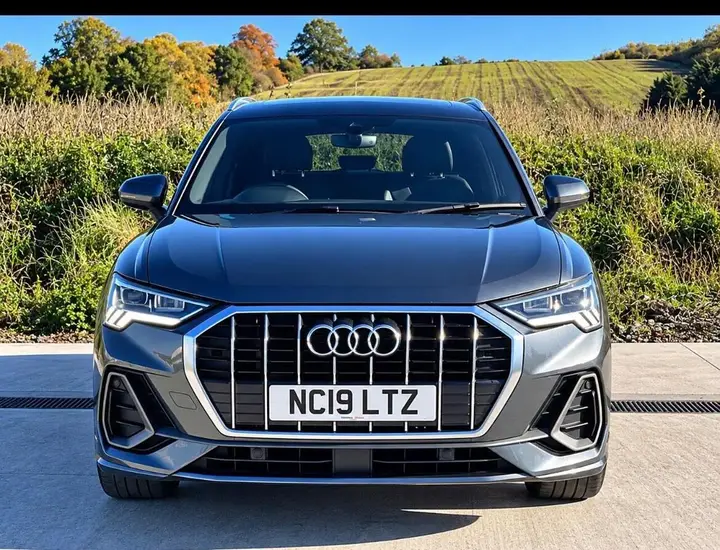 Audi Q3 2019 photo 2