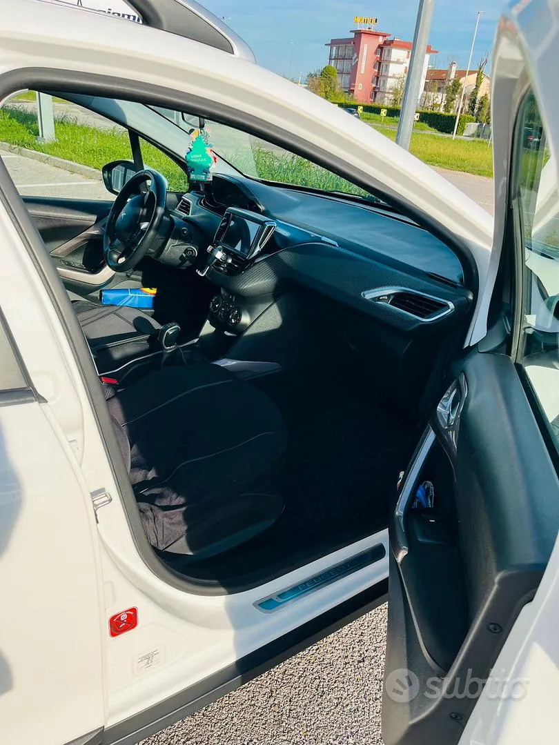 Peugeot 2008 2015 photo 5