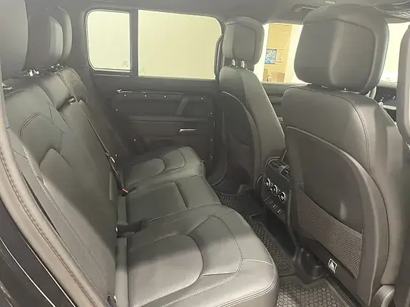 Land Rover Defender 110 2026 photo 3