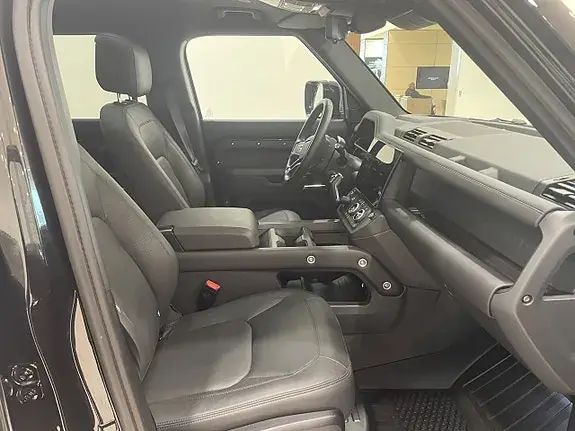 Land Rover Defender 110 2026 photo 5