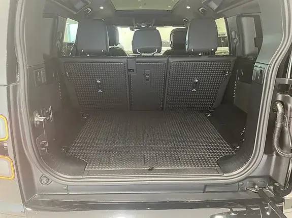 Land Rover Defender 110 2026 photo 2