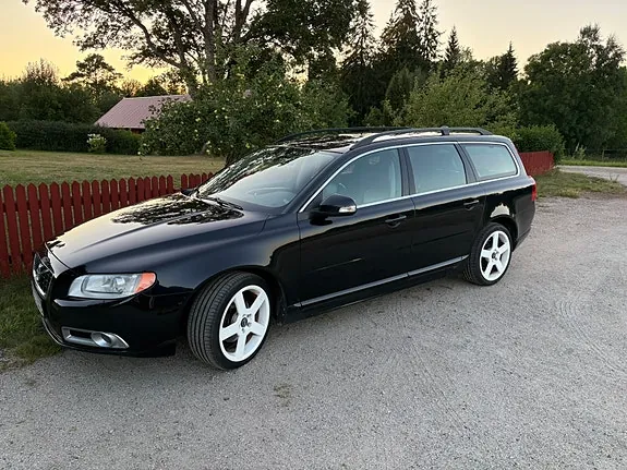 Volvo V70 2011 photo 2