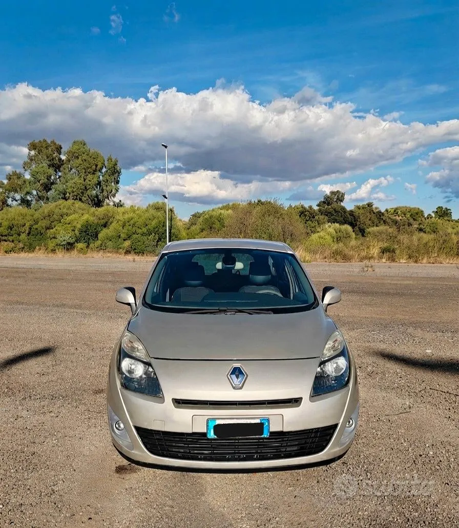 Renault Grand Scenic 2010 photo 2