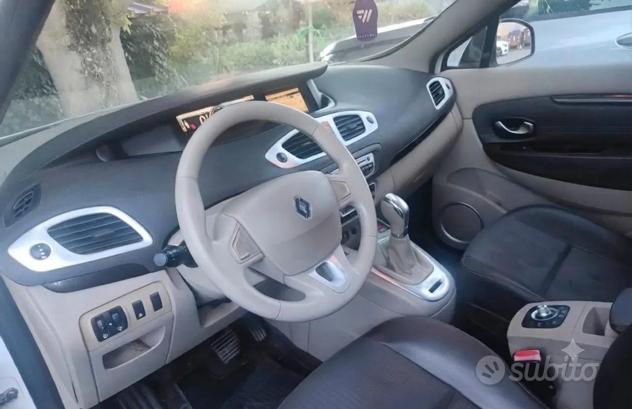 Renault Grand Scenic 2010 photo 5