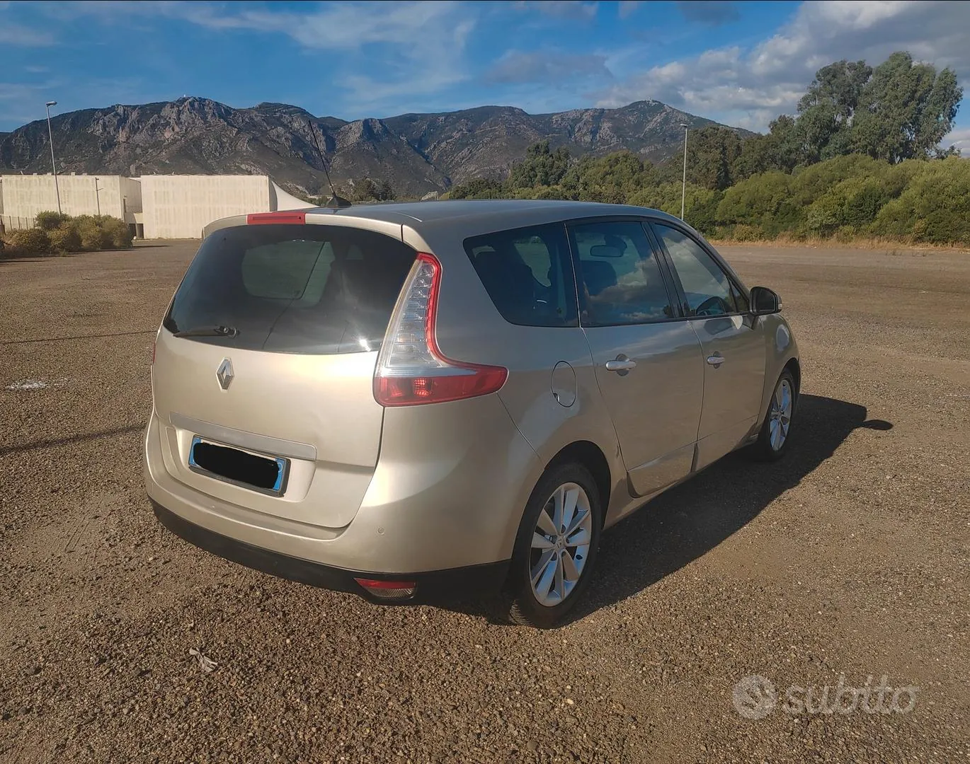 Renault Grand Scenic 2010 photo 4
