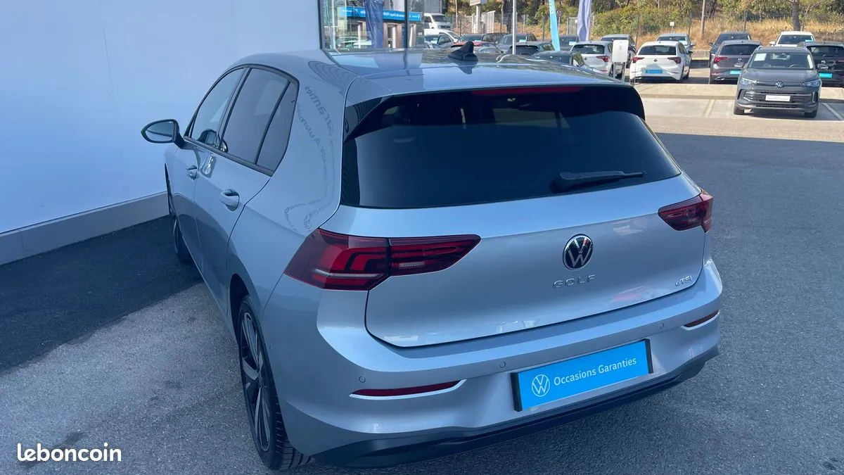 Volkswagen Golf 2025 photo 3