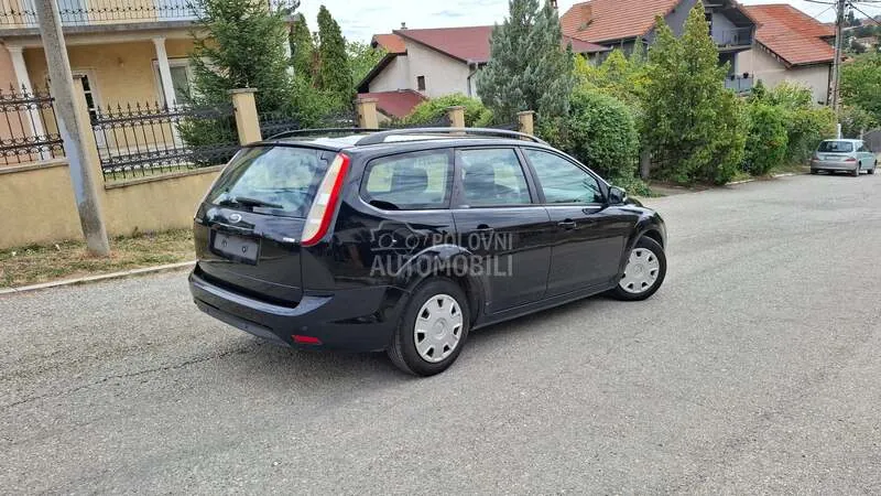 Ford Focus 2010 photo 2