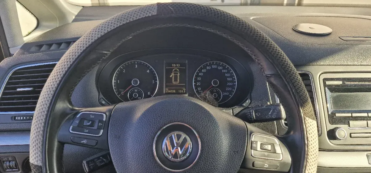 Volkswagen Sharan 2012 photo 2